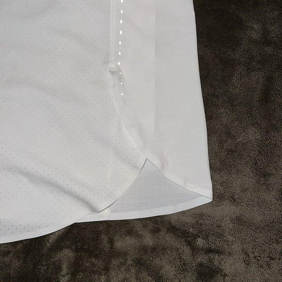 Lululemon racer back top for women, size 8.  White. - Picture 7 of 7